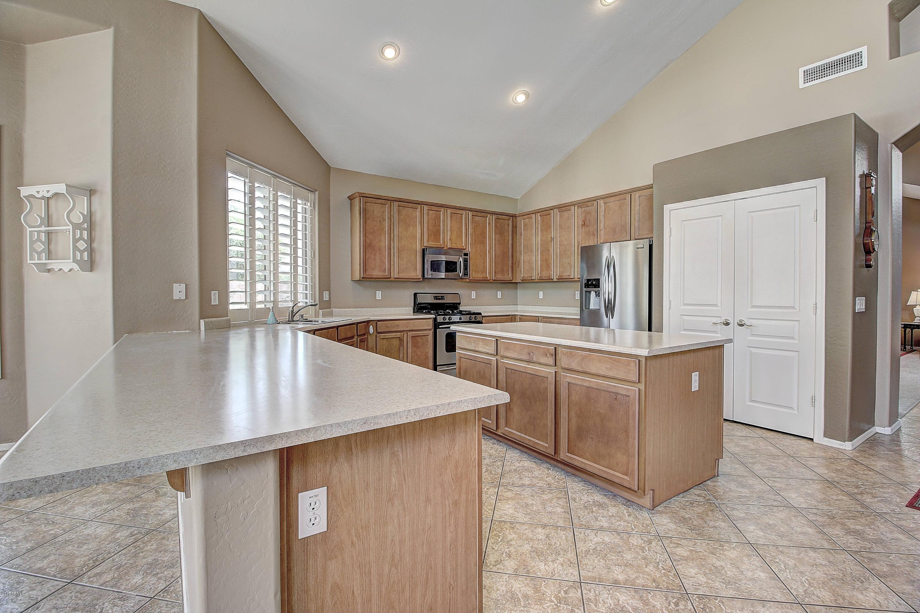 13564 West Boca Raton Road Surprise, AZ 85379 - Photo 21 of 36 Kitchen