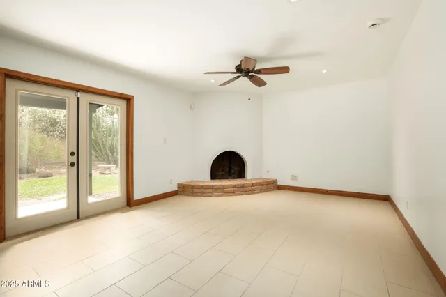 an empty room with window and windows