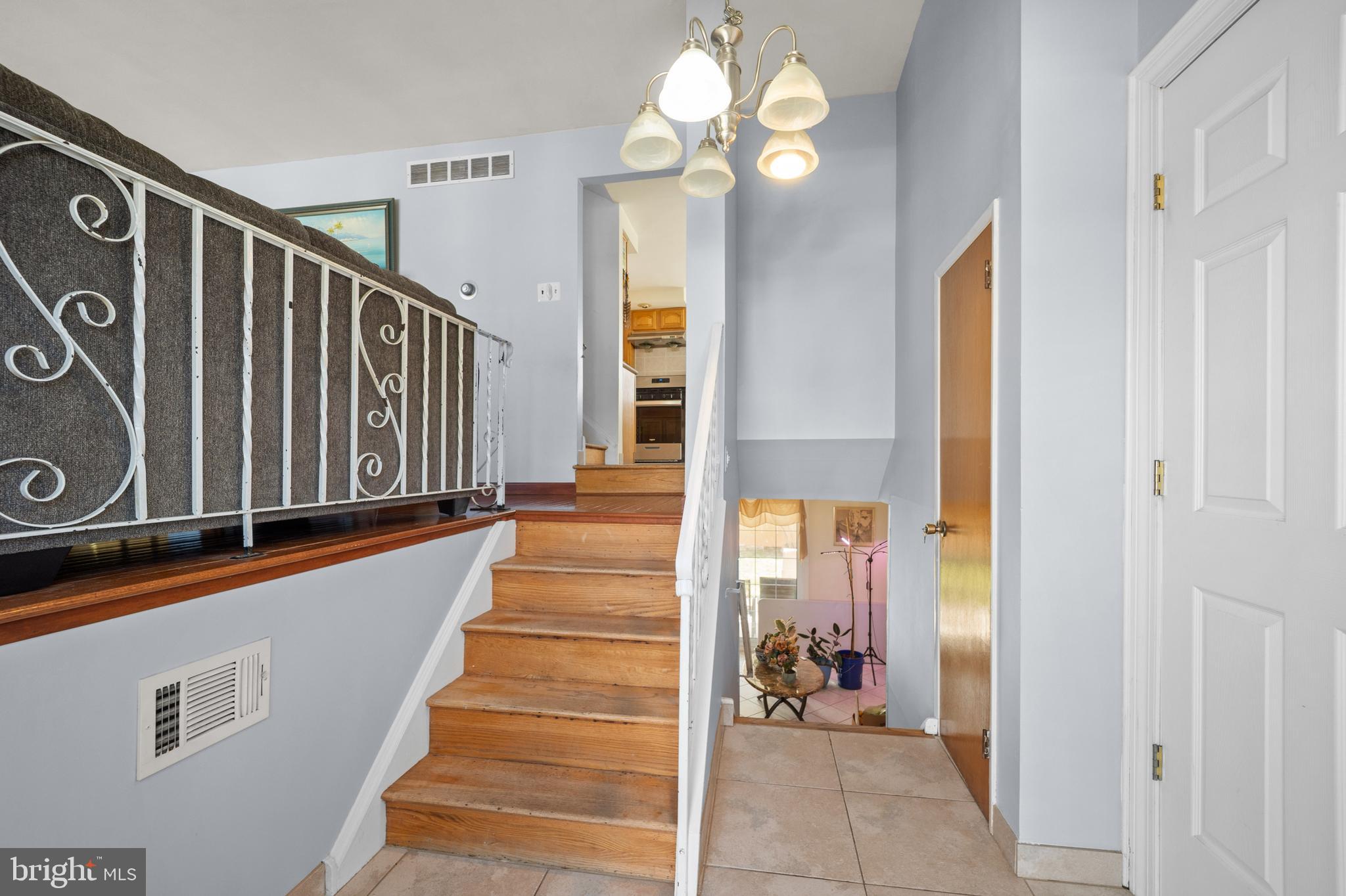 1966 King Arthur Road Philadelphia, PA 19116 - Photo 3 of 35 Gallery Image 3