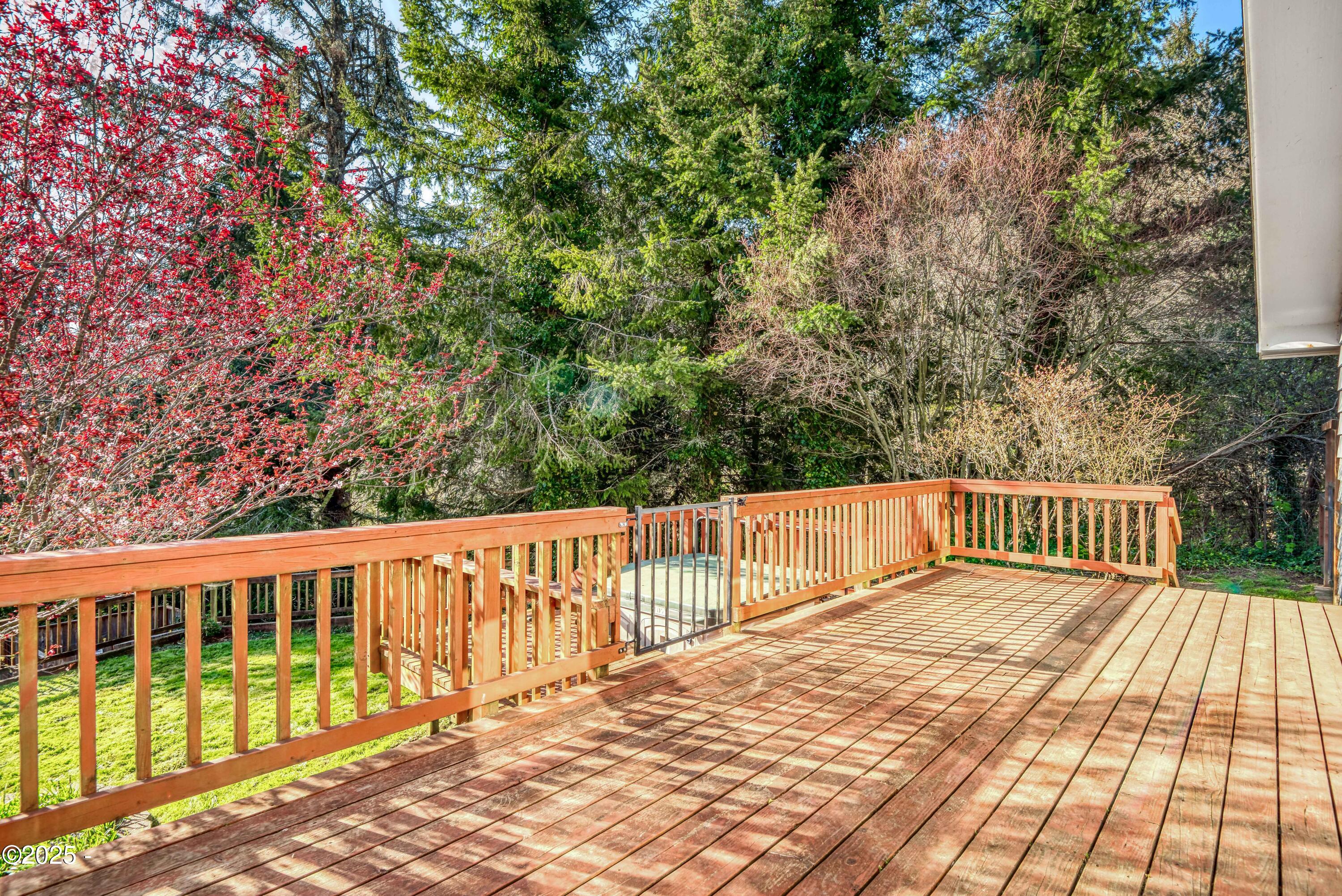 312 Southeast Davis Road Newport, OR 97365 - Photo 18 of 30 Lower back deck