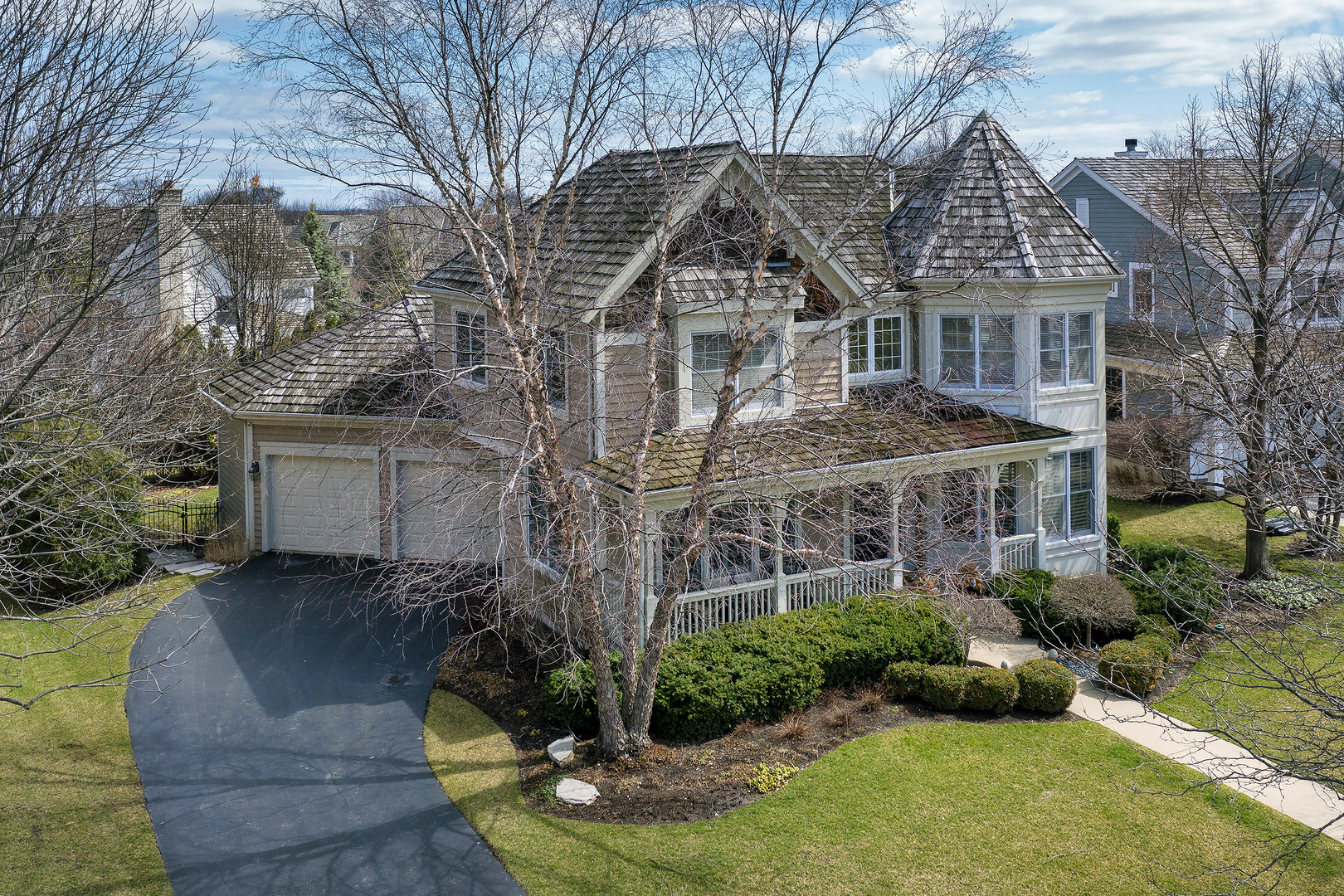 1437 Kittyhawk Lane Glenview, IL 60026 - Photo 3 of 39 a front view of a house with garden
