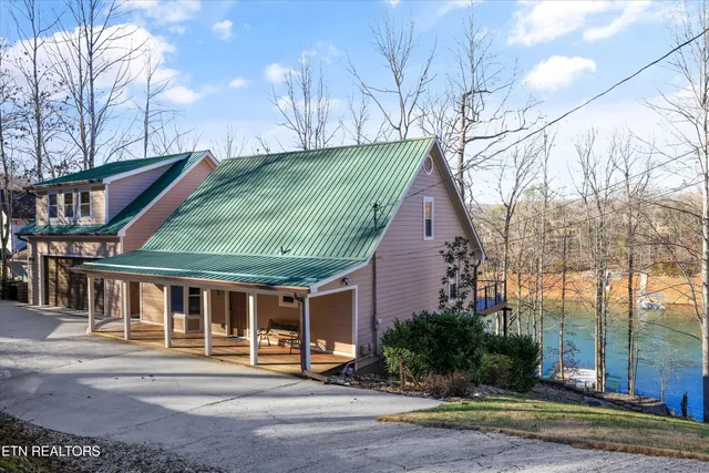 $1,195,000 | 845 Yoakum Hollow Road, Jacksboro, TN 37757