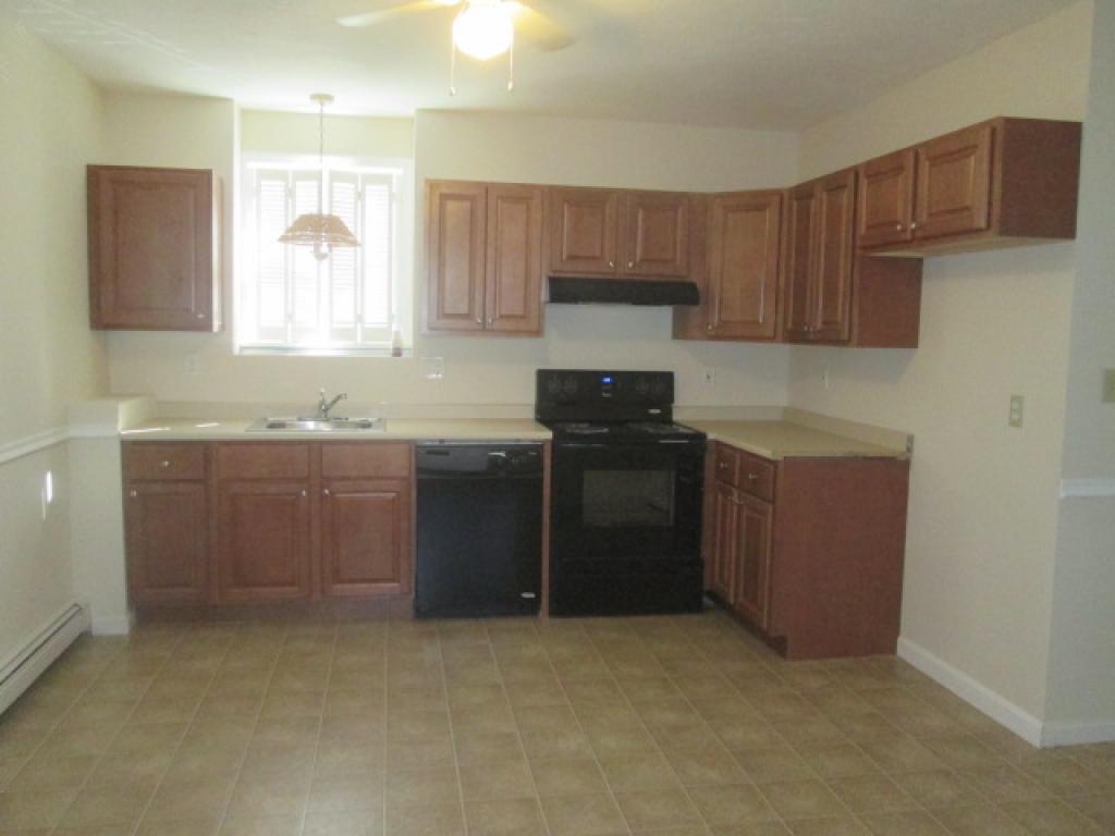 370 Circle Road, Unit 7 Manchester, NH 03103 - Photo 3 of 10