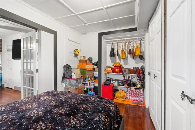 a bed room with a bed