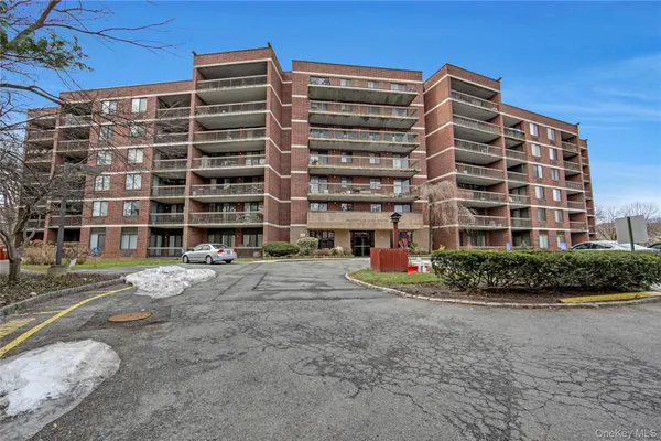$550,000 | 1374 Midland Avenue, Unit PH3, Bronxville, NY 10708