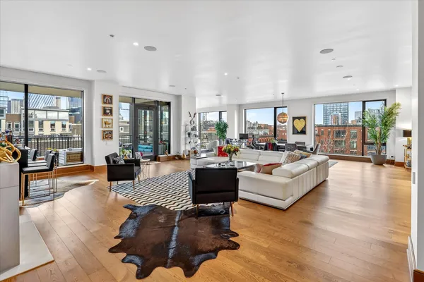 $3,025,000 | 21 North May Street, Unit 501, Chicago, IL 60607