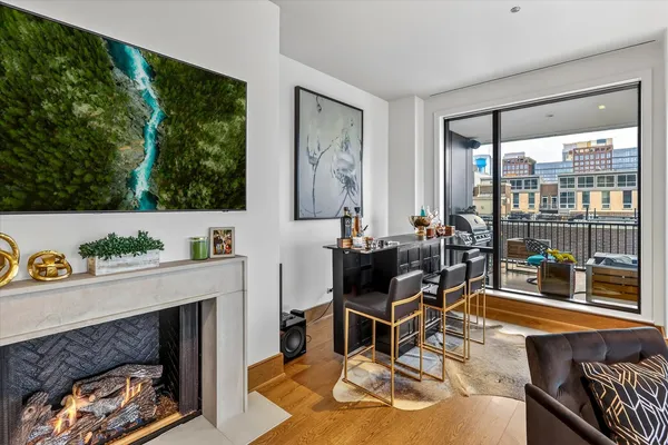 $3,025,000 | 21 North May Street, Unit 501, Chicago, IL 60607