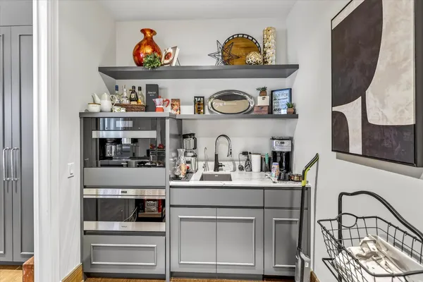 $3,025,000 | 21 North May Street, Unit 501, Chicago, IL 60607