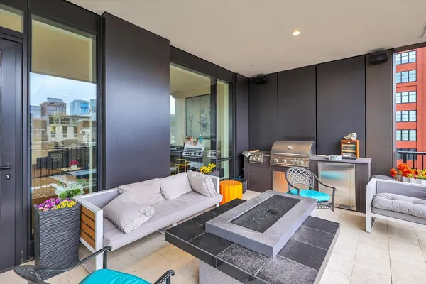 $3,025,000 | 21 North May Street, Unit 501, Chicago, IL 60607