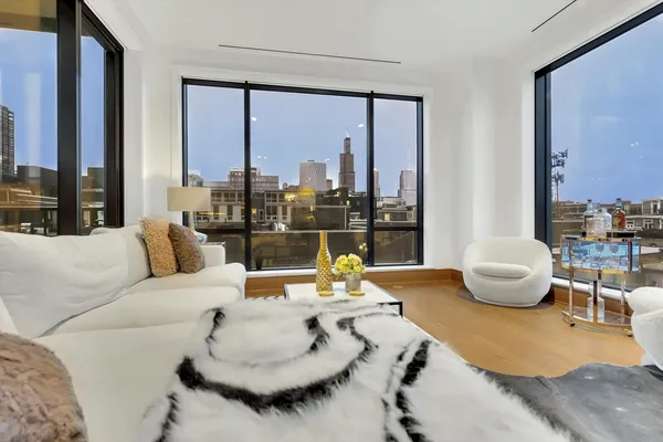 $3,025,000 | 21 North May Street, Unit 501, Chicago, IL 60607