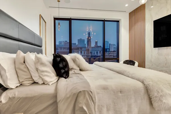 $3,025,000 | 21 North May Street, Unit 501, Chicago, IL 60607