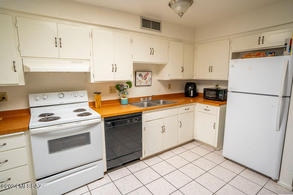 31 East Pastime Road Tucson, AZ 85705 - Photo 7 of 20