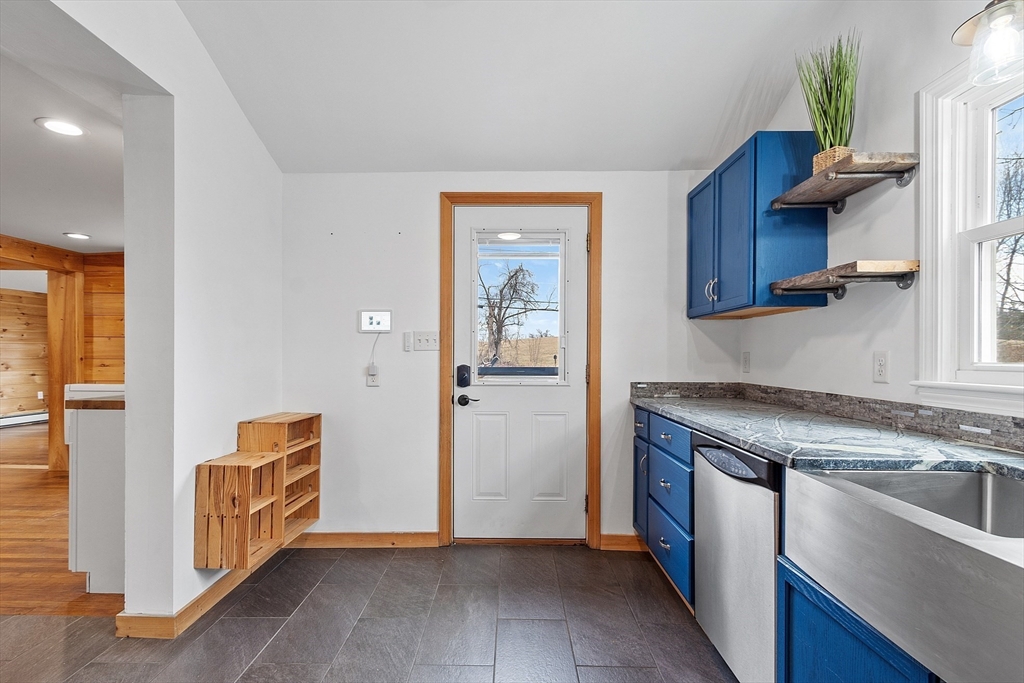 26 Tuttle Road Sterling, MA 01564 - Photo 3 of 39