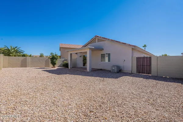 a view of a house with a backyard