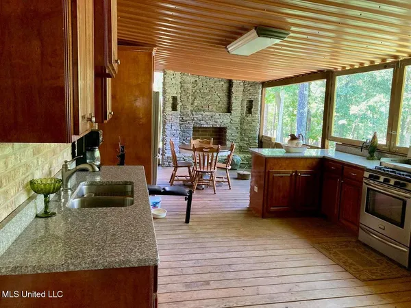 $550,000 | 18159 Highway 15, Decatur, MS 39327
