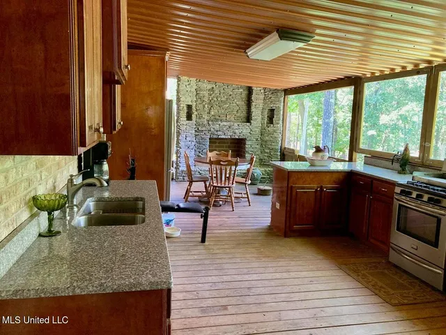 $550,000 | 18159 Highway 15, Decatur, MS 39327