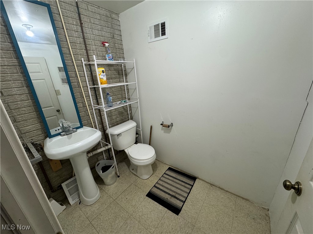 4400 Meister Road Lorain, OH 44053 - Photo 14 of 18 Bathroom featuring toilet