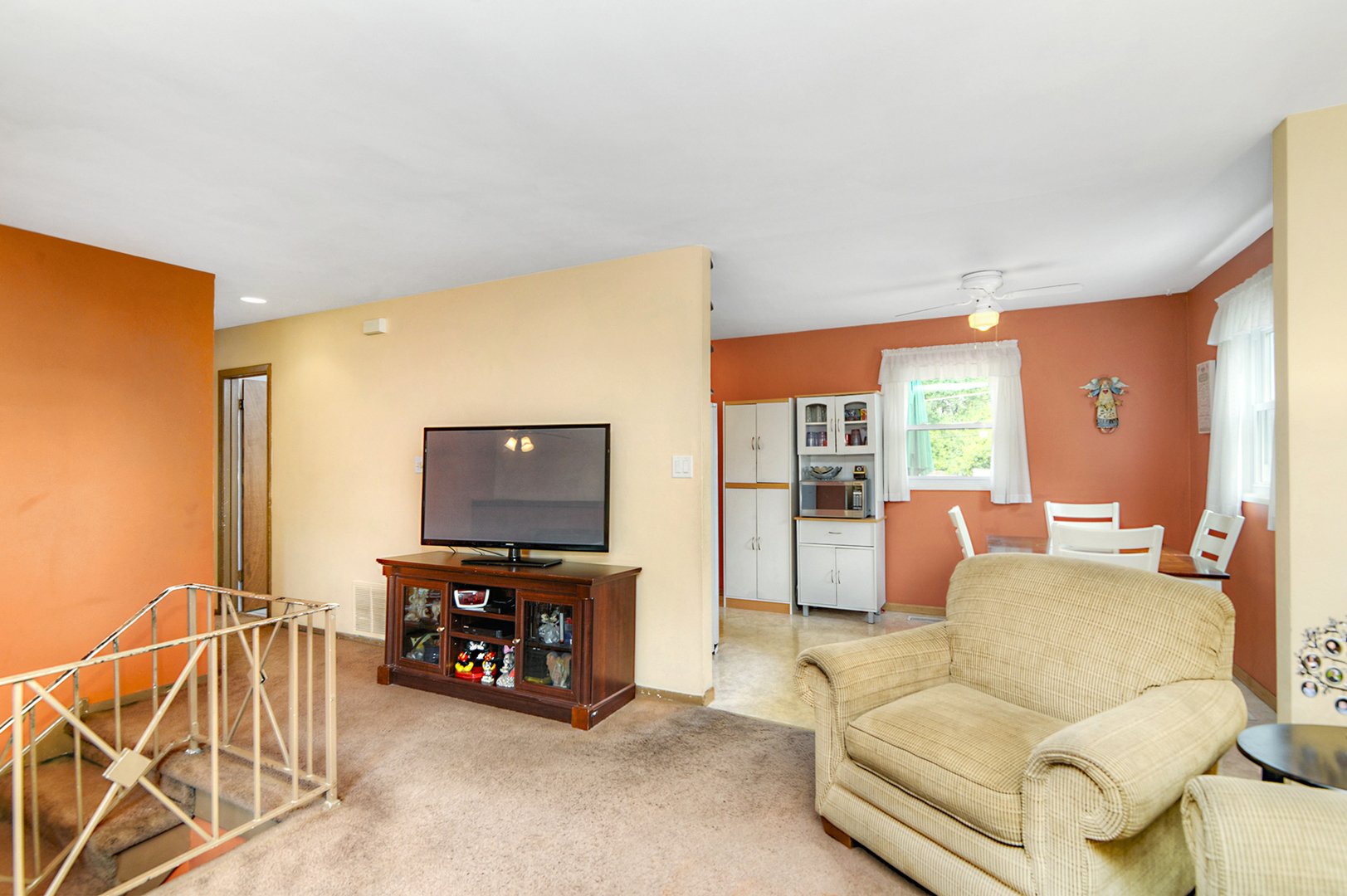 720 Terry Road Glendale Heights, IL 60139 - Photo 11 of 28 a living room with furniture and a flat screen tv