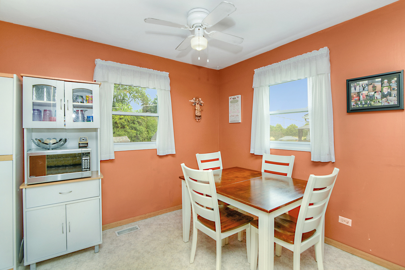 720 Terry Road Glendale Heights, IL 60139 - Photo 13 of 28 a dining room with furniture and window