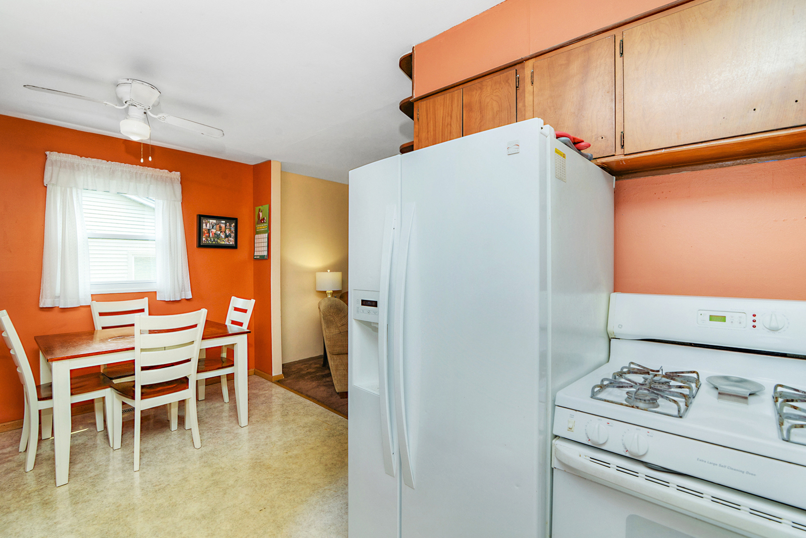720 Terry Road Glendale Heights, IL 60139 - Photo 16 of 28 a dining room with furniture and window