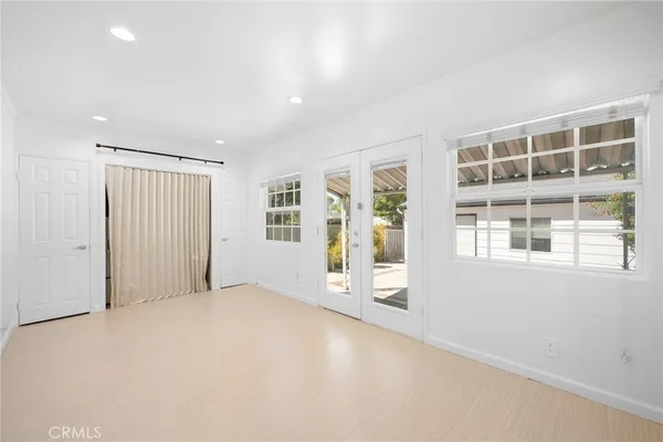 $3,995 | 17429 Burbank Boulevard, Encino, CA 91316