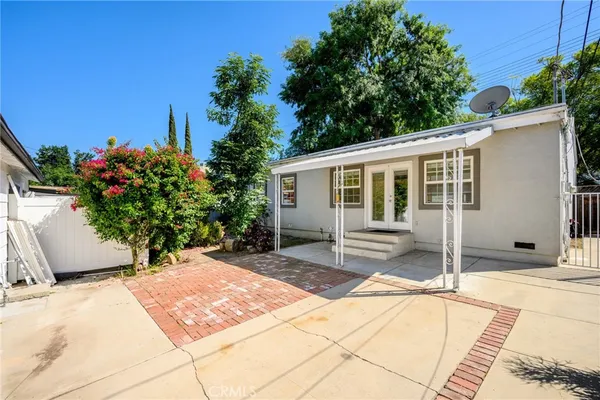 $3,995 | 17429 Burbank Boulevard, Encino, CA 91316