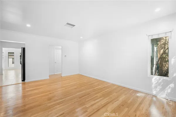 $3,995 | 17429 Burbank Boulevard, Encino, CA 91316
