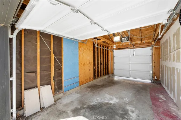$3,995 | 17429 Burbank Boulevard, Encino, CA 91316