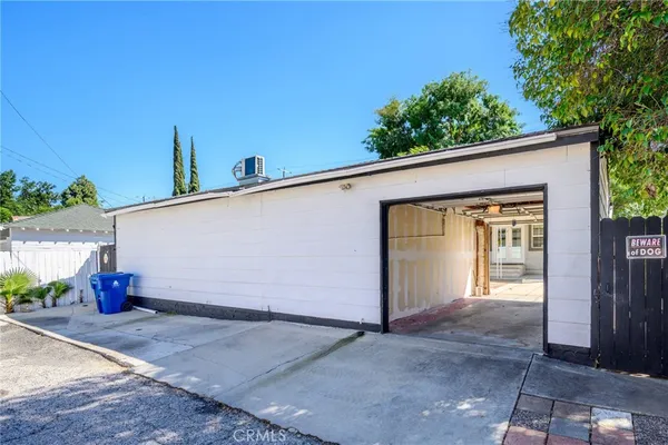 $3,995 | 17429 Burbank Boulevard, Encino, CA 91316