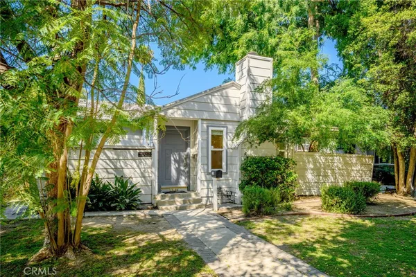 $3,995 | 17429 Burbank Boulevard, Encino, CA 91316
