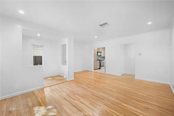 $3,995 | 17429 Burbank Boulevard, Encino, CA 91316