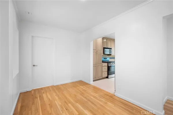 $3,995 | 17429 Burbank Boulevard, Encino, CA 91316