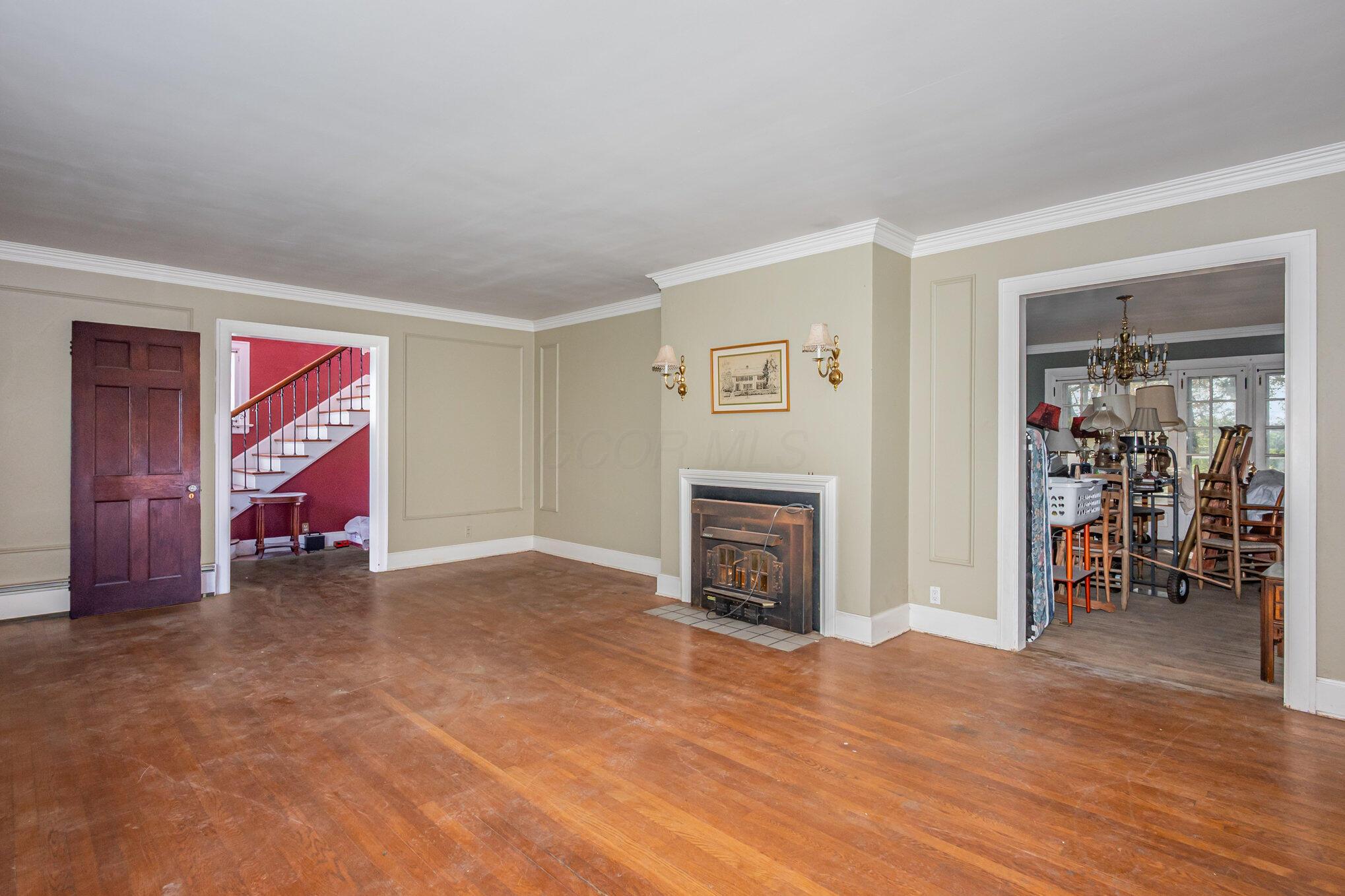 293 Merchant Street Newark, OH 43055 - Photo 9 of 61 Living Room