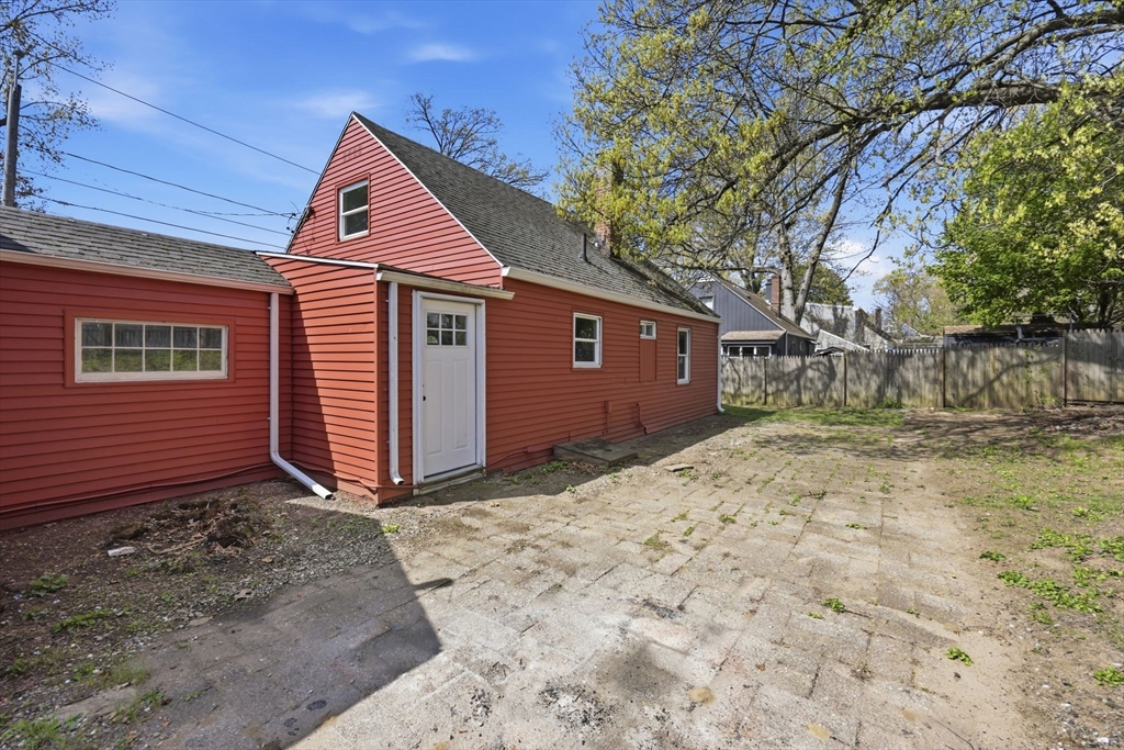 118 Surrey Road Springfield, MA 01118 - Photo 30 of 31