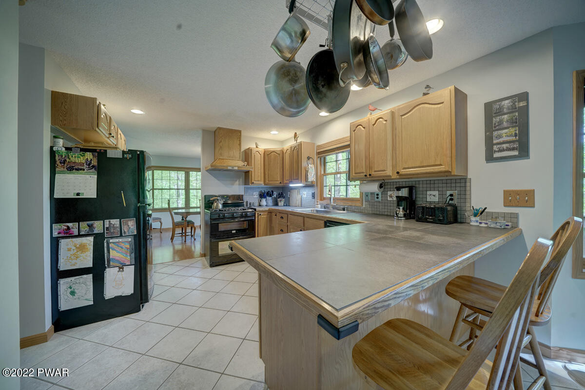 151 Timber Ridge Circle Greentown, PA 18426 - Photo 10 of 35 Kitchen