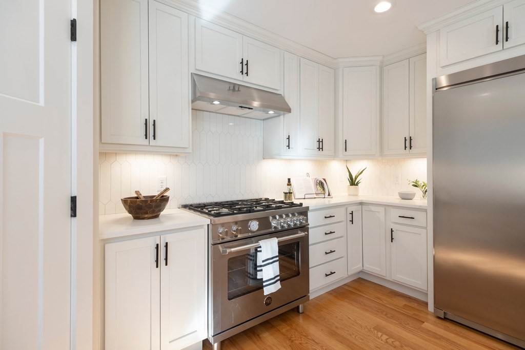 14 Notre Dame Road Bedford, MA 01730 - Photo 8 of 42 Gallery Image 8