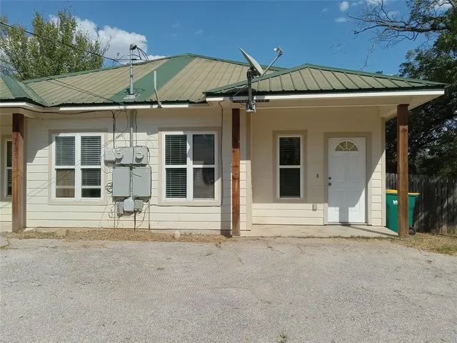 $995 | 605 Martin Luther King Boulevard, Unit B, Elgin, TX 78621