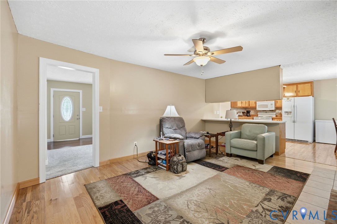 5991 Scott Road Gloucester, VA 23061 - Photo 16 of 35 a living room with furniture