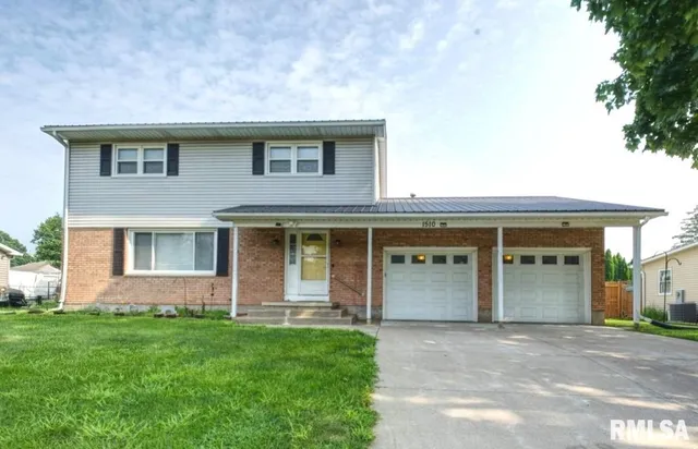 $234,700 | 1510 7th Avenue South, Clinton, IA 52732