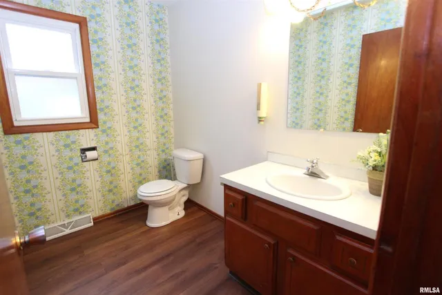 $234,700 | 1510 7th Avenue South, Clinton, IA 52732