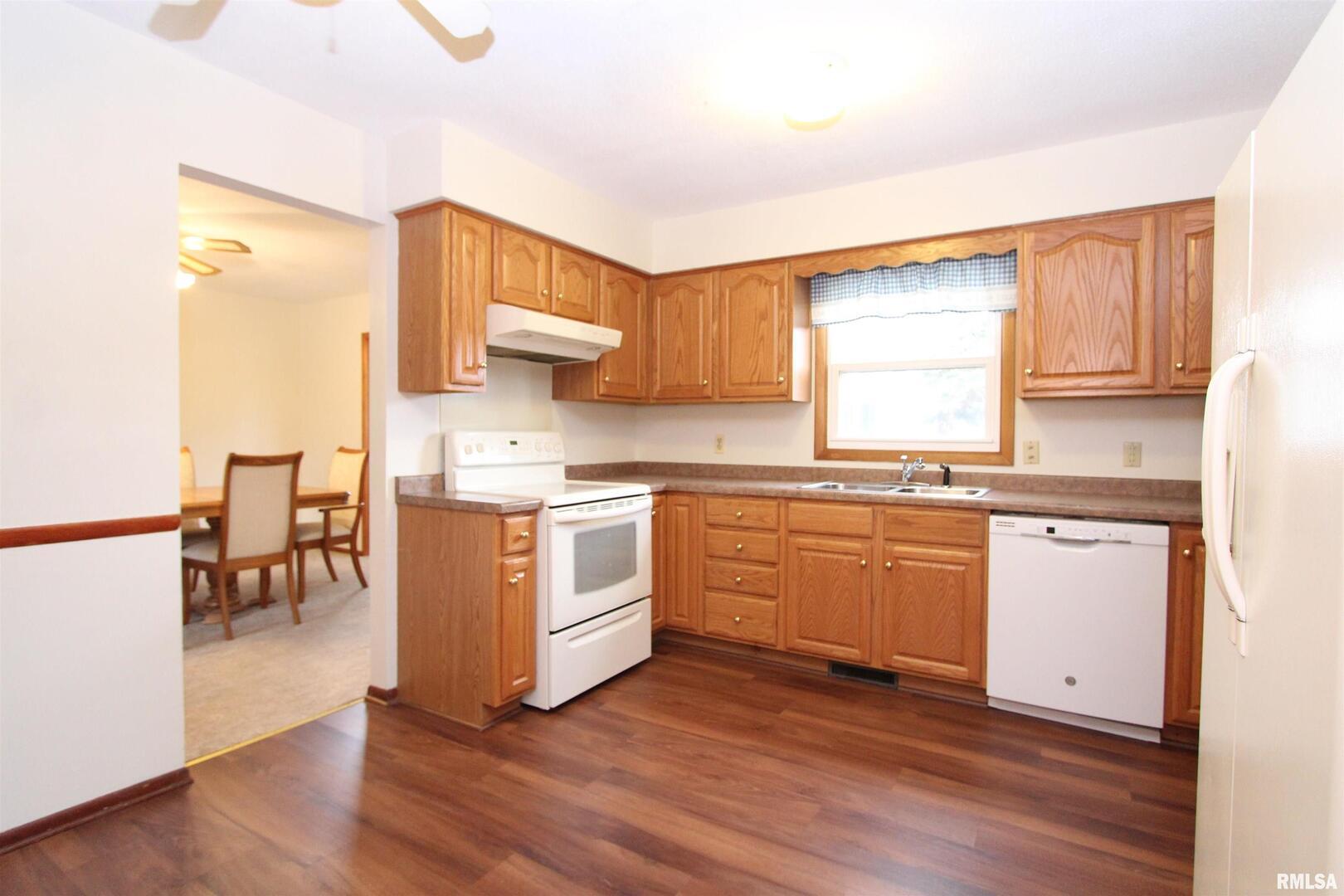 1510 7th Avenue South Clinton, IA 52732 - Photo 5 of 32