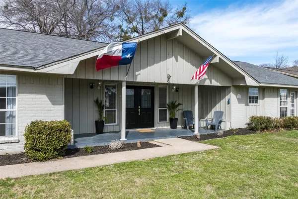 $284,900 | 18460 Hickory Circle, Kemp, TX 75143