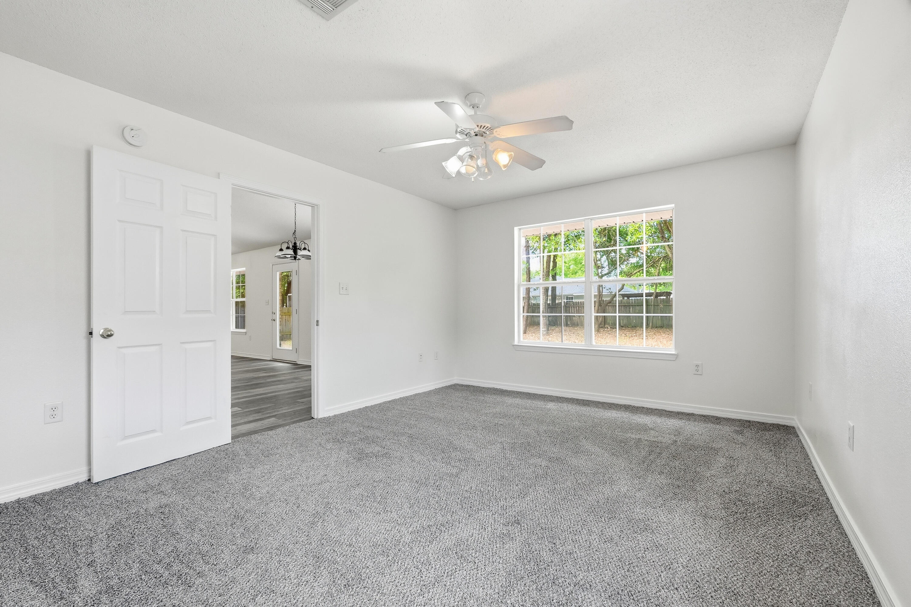 4087 Audiss Road Milton, FL 32583 - Photo 20 of 34 an empty room with windows and closet