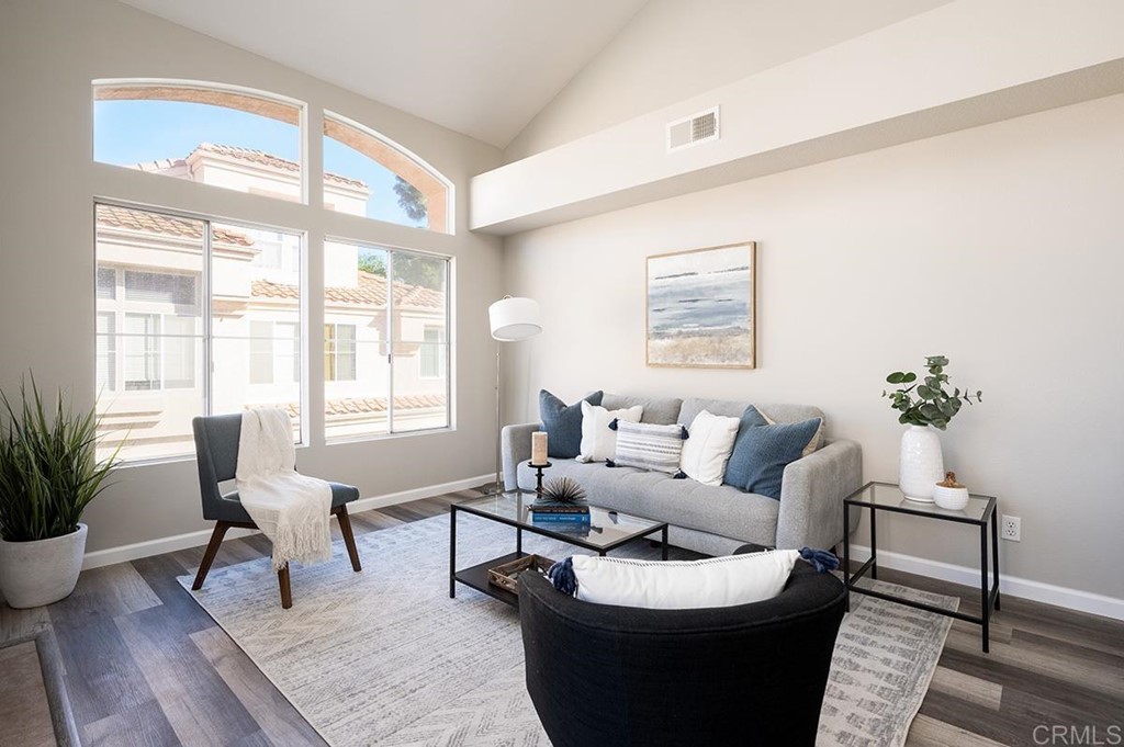 1340 Serena Circle, Unit 1 Chula Vista, CA 91910 - Photo 9 of 31 a living room with furniture and a potted plant