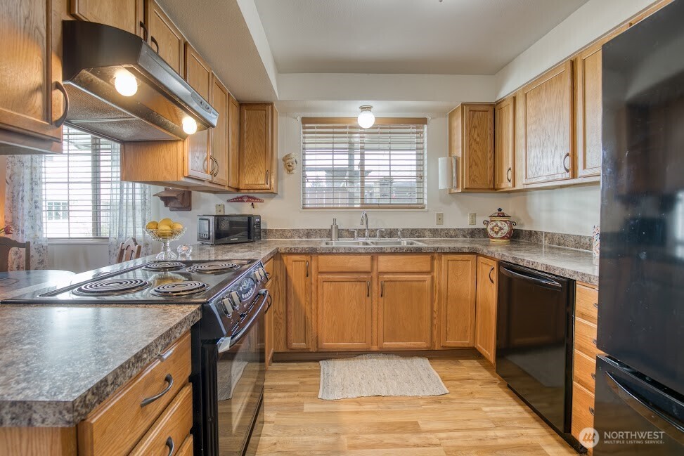 816 Spruce Street Hoquiam, WA 98550 - Photo 4 of 32