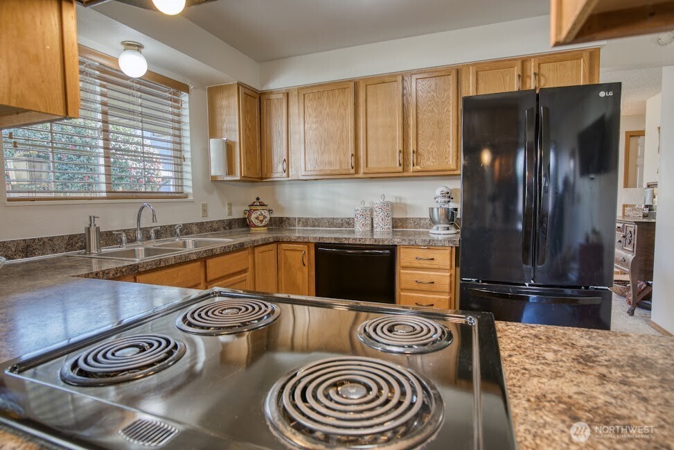 816 Spruce Street Hoquiam, WA 98550 - Photo 5 of 32