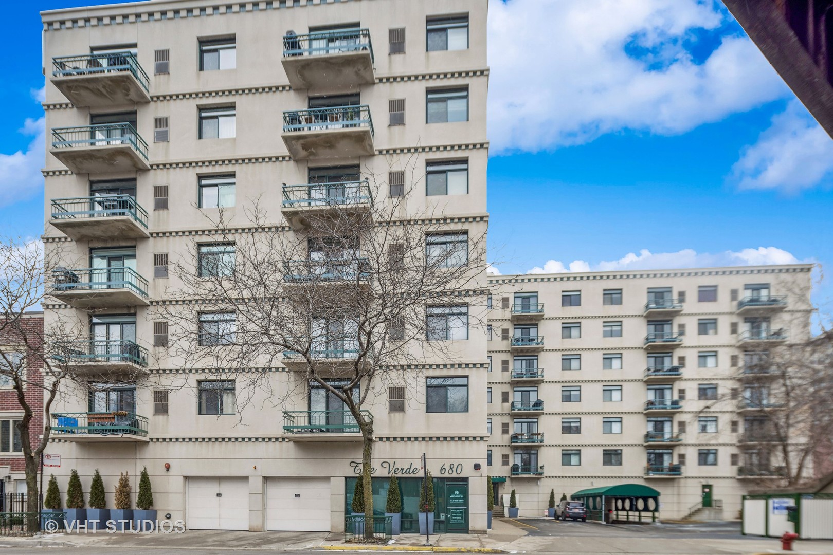680 North Green Street, Unit 413 Chicago, IL 60642 - Photo 2 of 12 a front view of a building