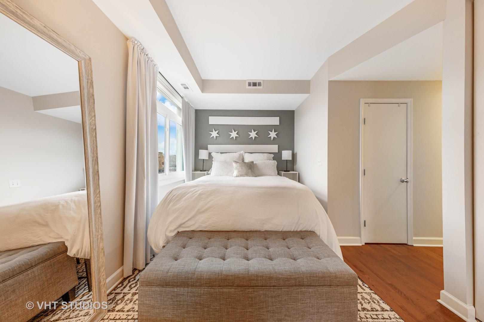 680 North Green Street, Unit 413 Chicago, IL 60642 - Photo 4 of 12 a large white bed in a white room