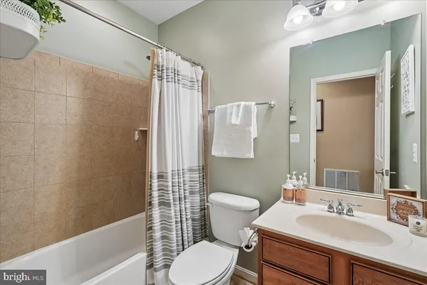 $1,325,000 | 38766 Rambling Farm Drive, Hamilton, VA 20158