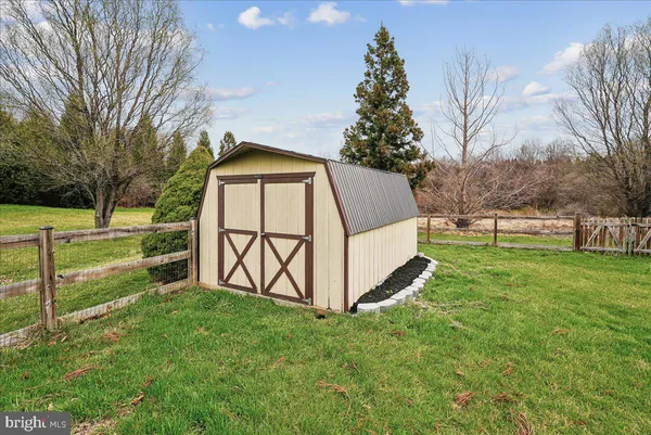 $1,325,000 | 38766 Rambling Farm Drive, Hamilton, VA 20158